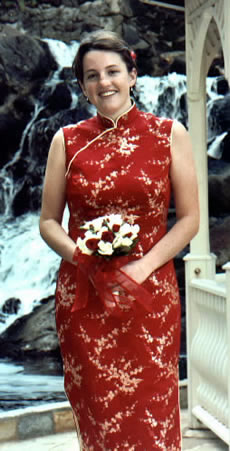 Bridesmaid wearing Chinese dress